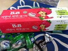 韩国  B&B幼儿牙膏90g(草莓) (橙子香型)  韩国保宁Medience公司制造原装进口 有效期：2015年06月。随机抽取，今年礼物很多，没中的不要伤心哟，下次也许就是你家。
